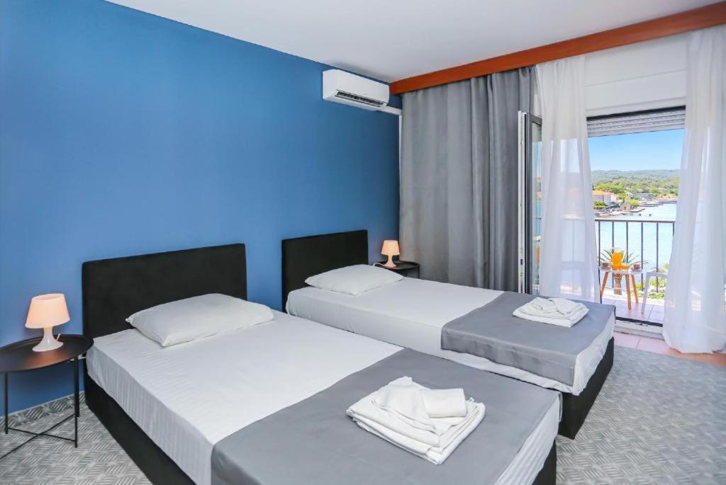 Hotel Лумбарда Экстерьер фото